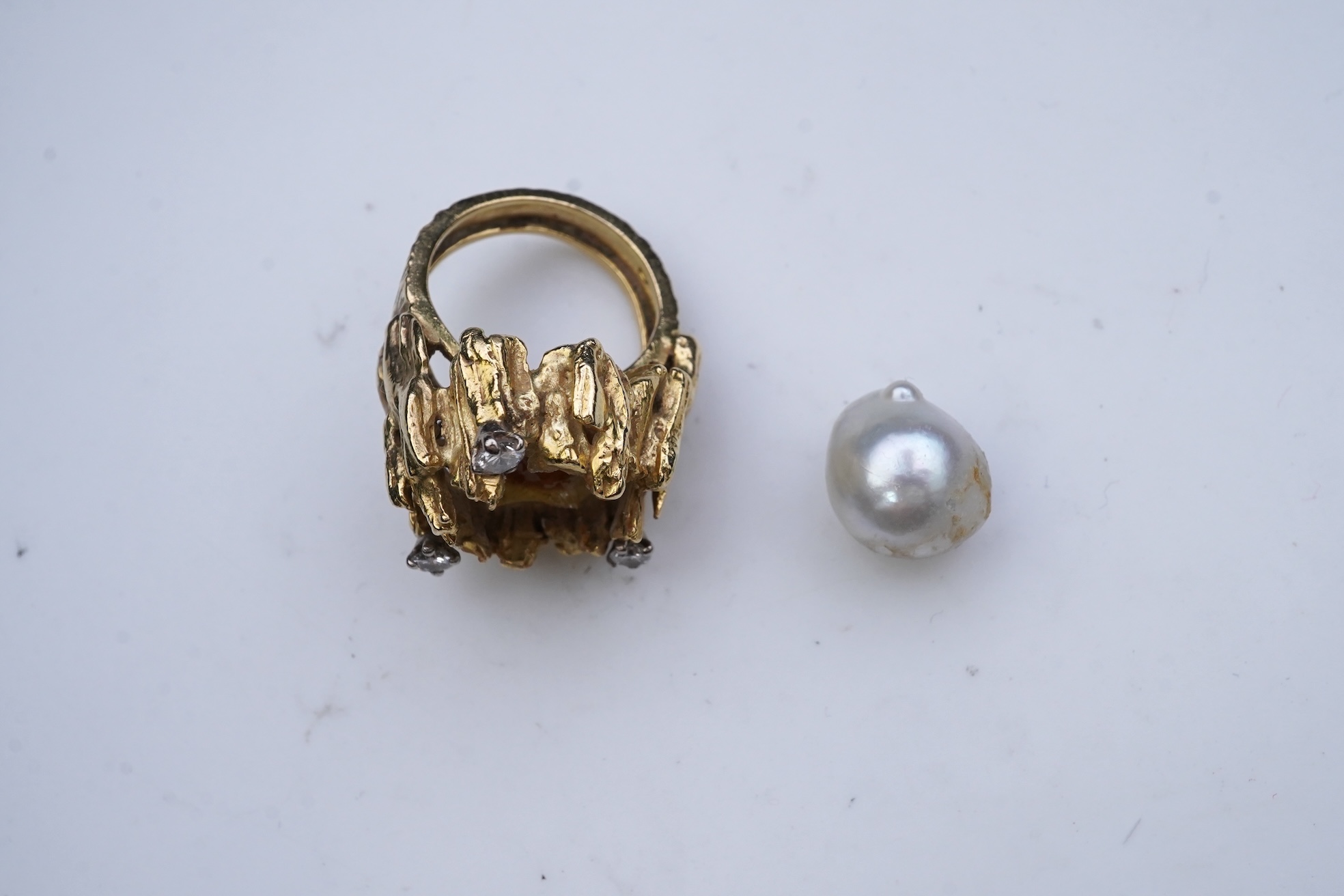 Alan Martin Gard, a cultured pearl, gold and diamond ring, circa 1970